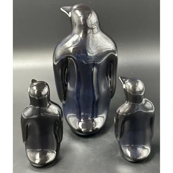 ELR Alcobaca Portugal Hand Painted Ceramic Penguin Figurines Family of Three - Picture 4 of 6